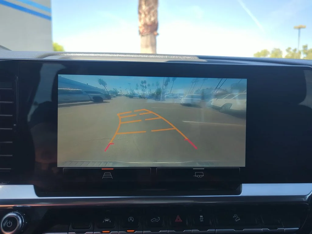 Used 2023 White GMC Elevation image 19