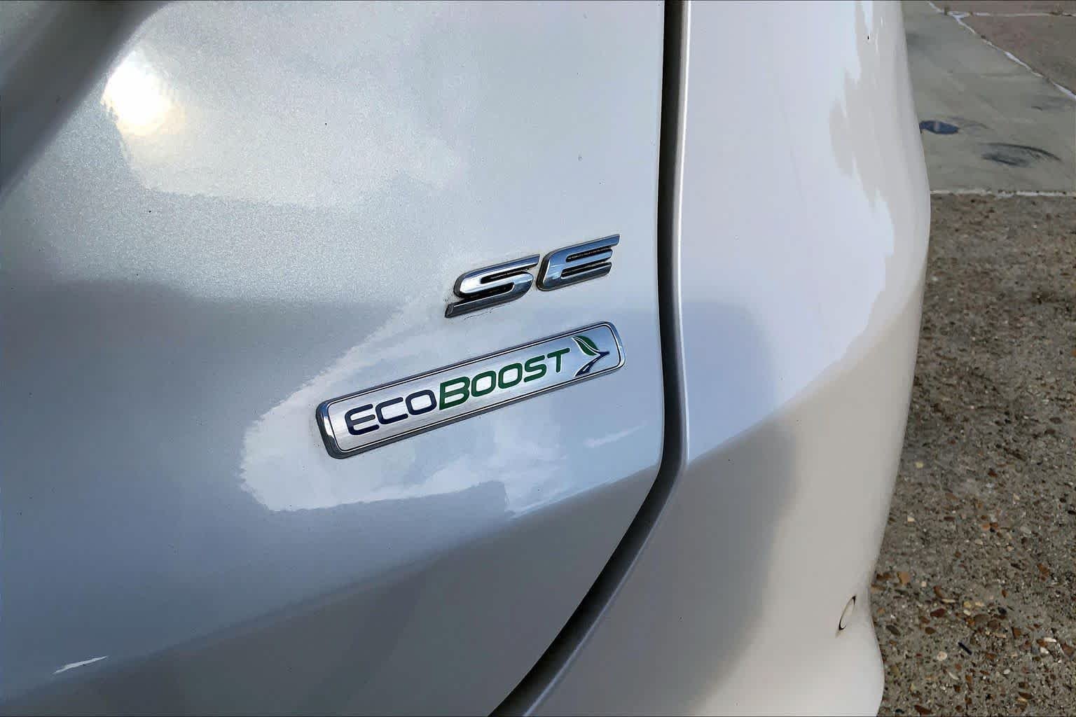 Used 2017 White Platinum Metallic Tri-Coat Ford SE image 10