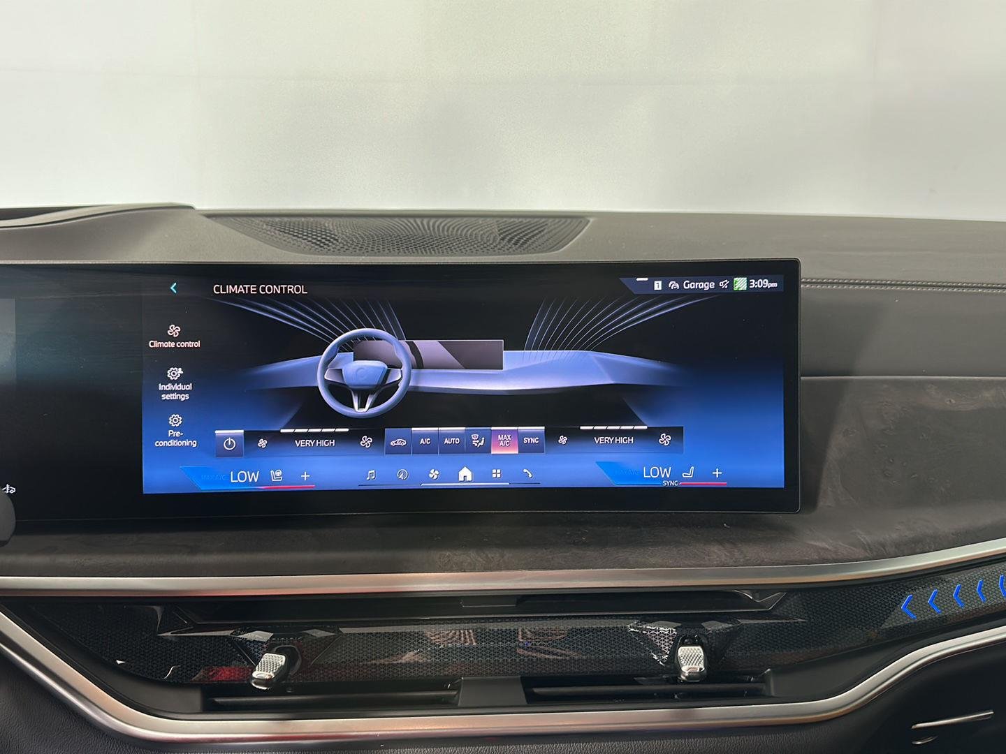 Used 2026 Mineral White Metallic BMW xDrive40i image 15