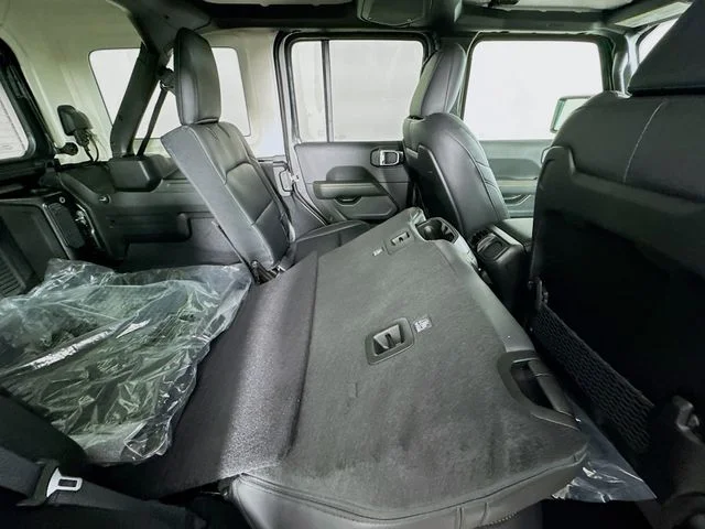 2025 Jeep Wrangler 4-Door Sahara - Photo 25