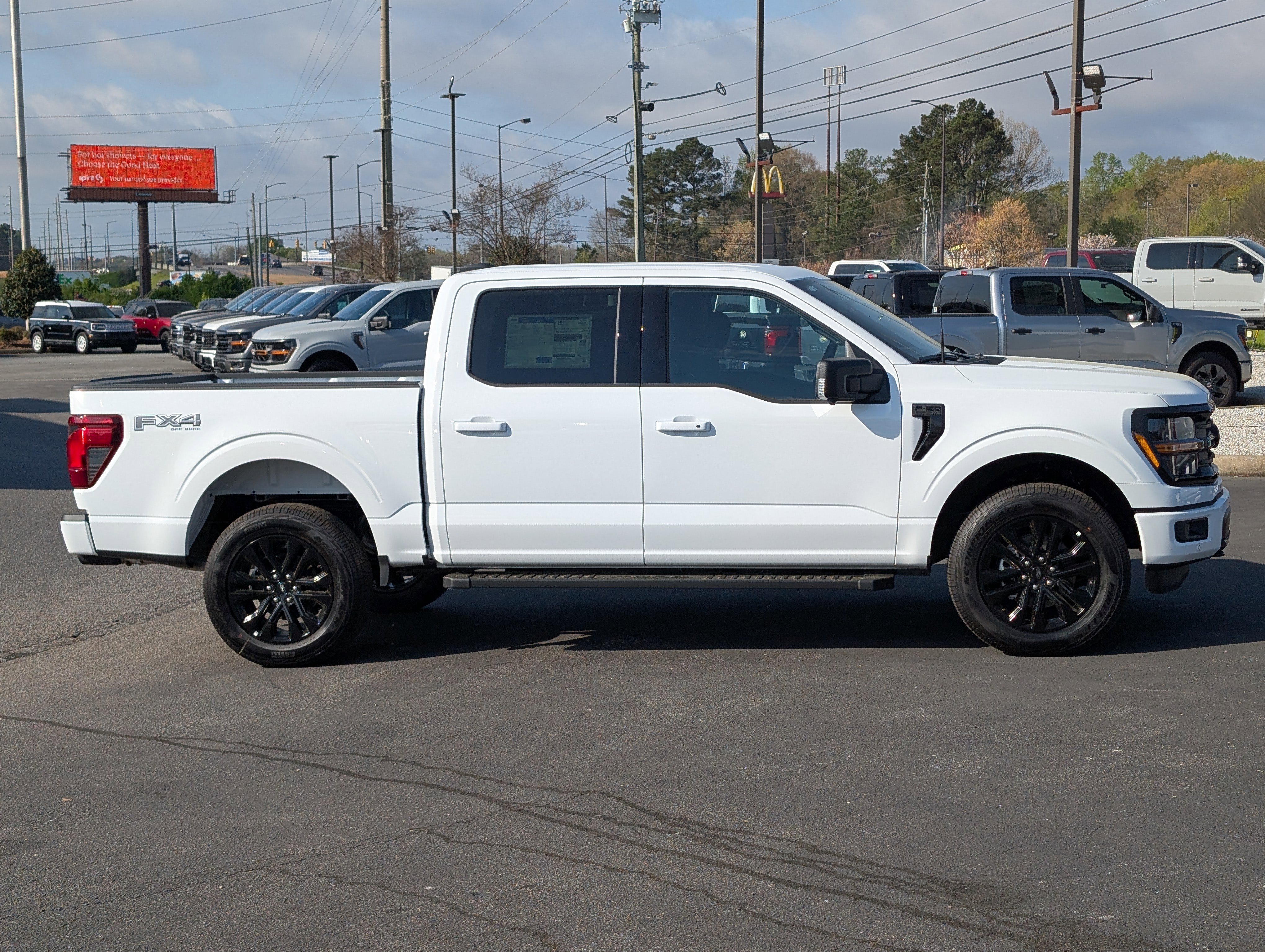 New 2026 OXFORD WHITE FORD XLT image 8