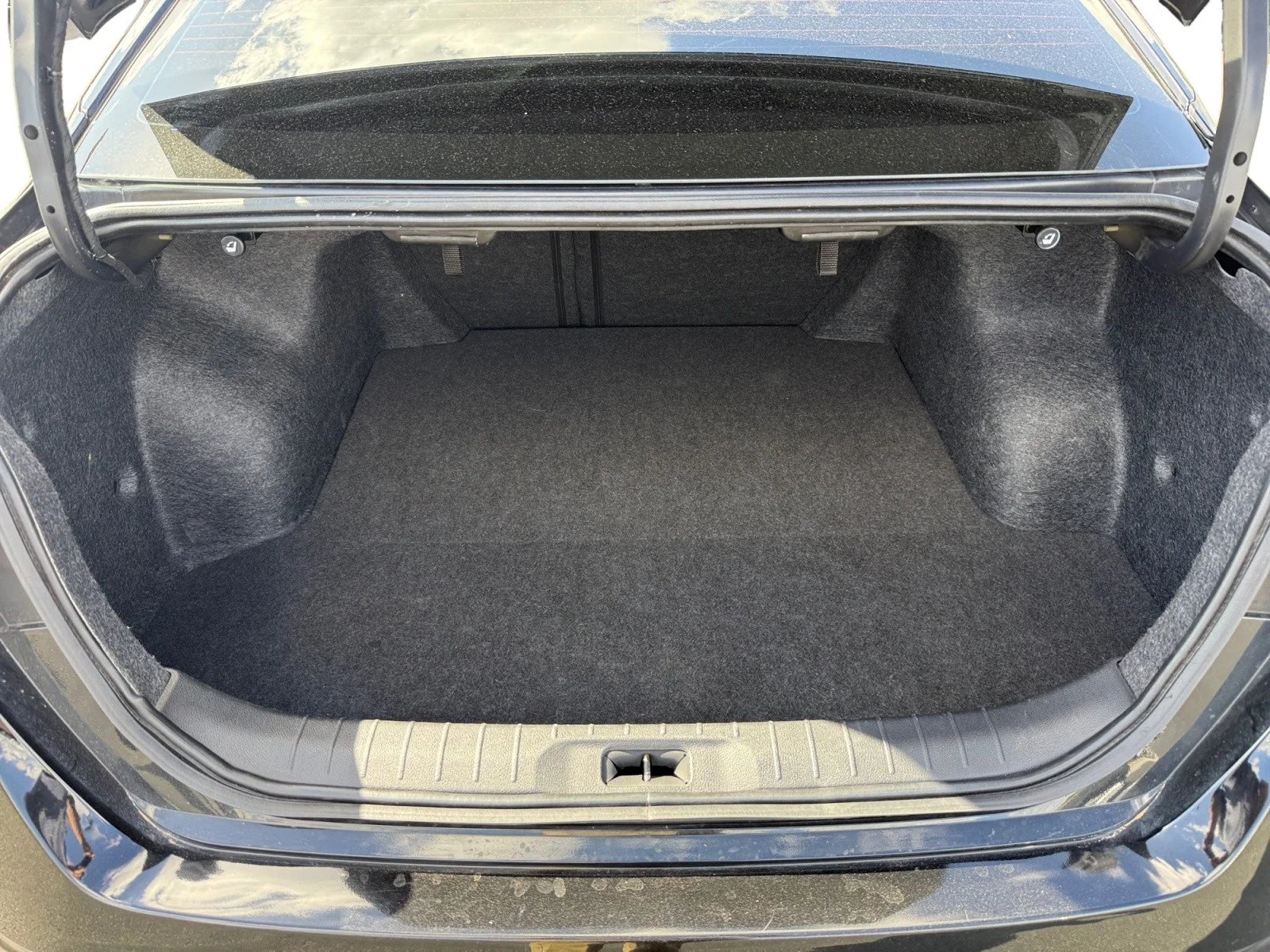 Used 2024 Super Black Nissan 2.5 SR image 19