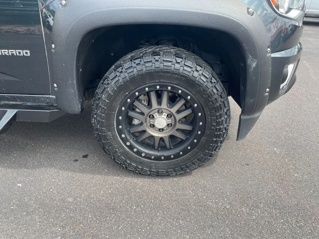 Used 2017 Gray Chevrolet Z71 image 15