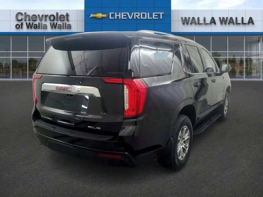 Used 2023 Onyx Black GMC SLE image 4