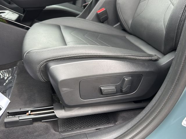 Used 2023 Green BMW xDrive28i image 19
