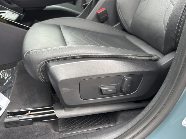 Used 2023 Green BMW xDrive28i image 19