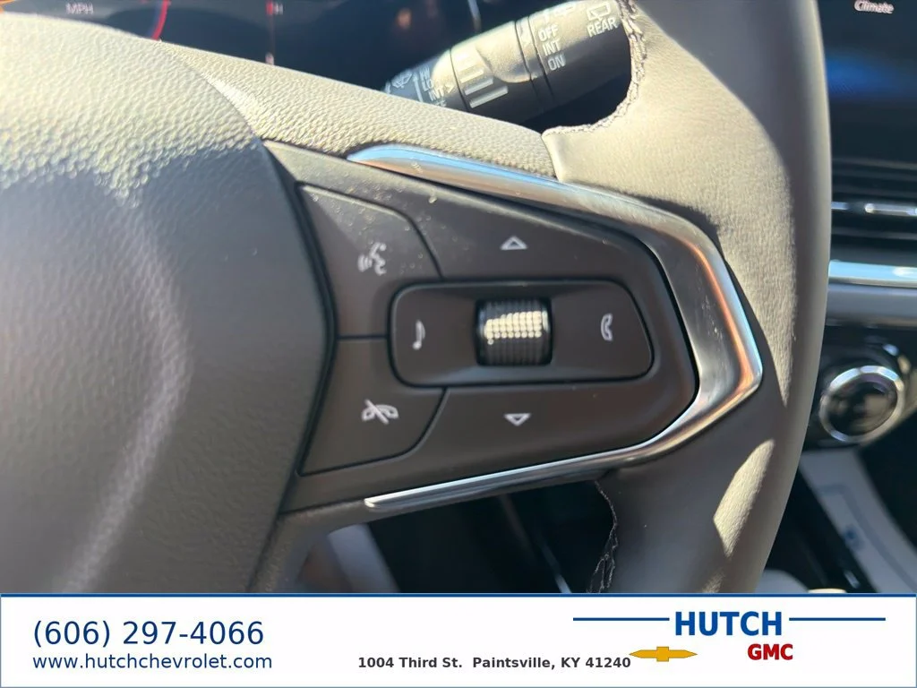 New 2026 Mosaic Black Metallic Chevrolet ACTIV image 31