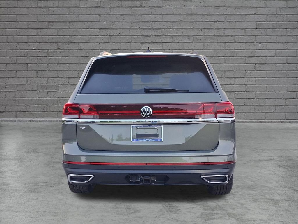 New 2026 Green Volkswagen SE w/Technology image 4