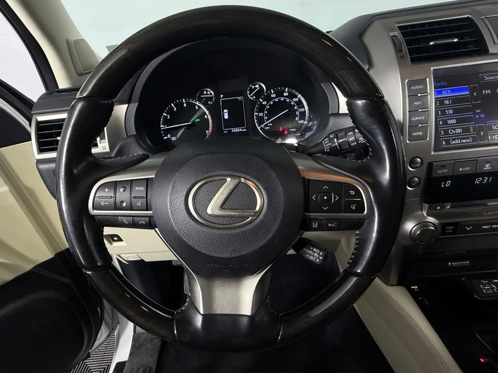 Used 2021  Lexus 460 image 13
