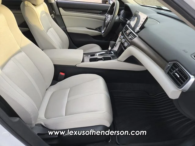 Used 2018 White Honda EX image 16