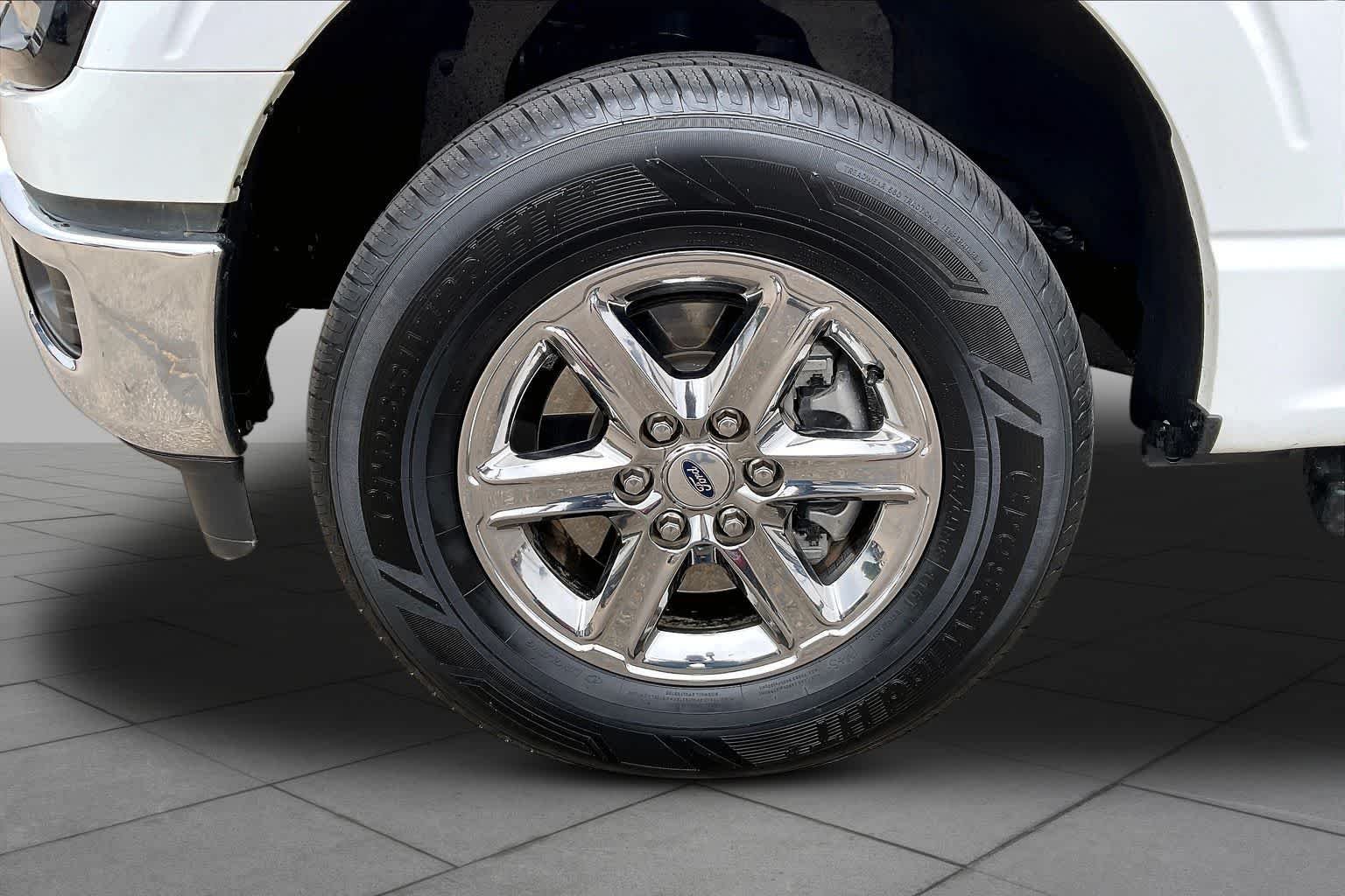 Used 2025 Oxford White Ford XLT image 11
