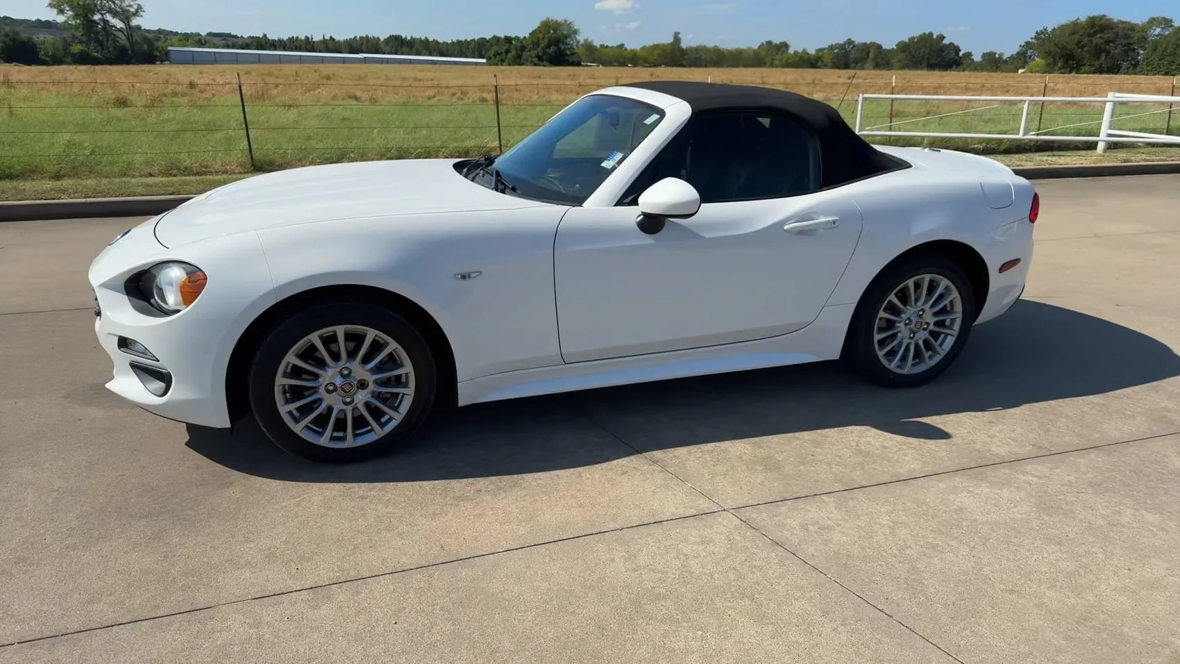 Used 2017 Bianco Gelato White FIAT Classica image 5
