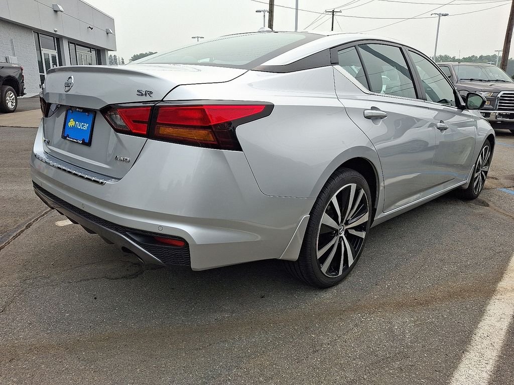 Used 2022 Silver Nissan 2.5 SR image 6
