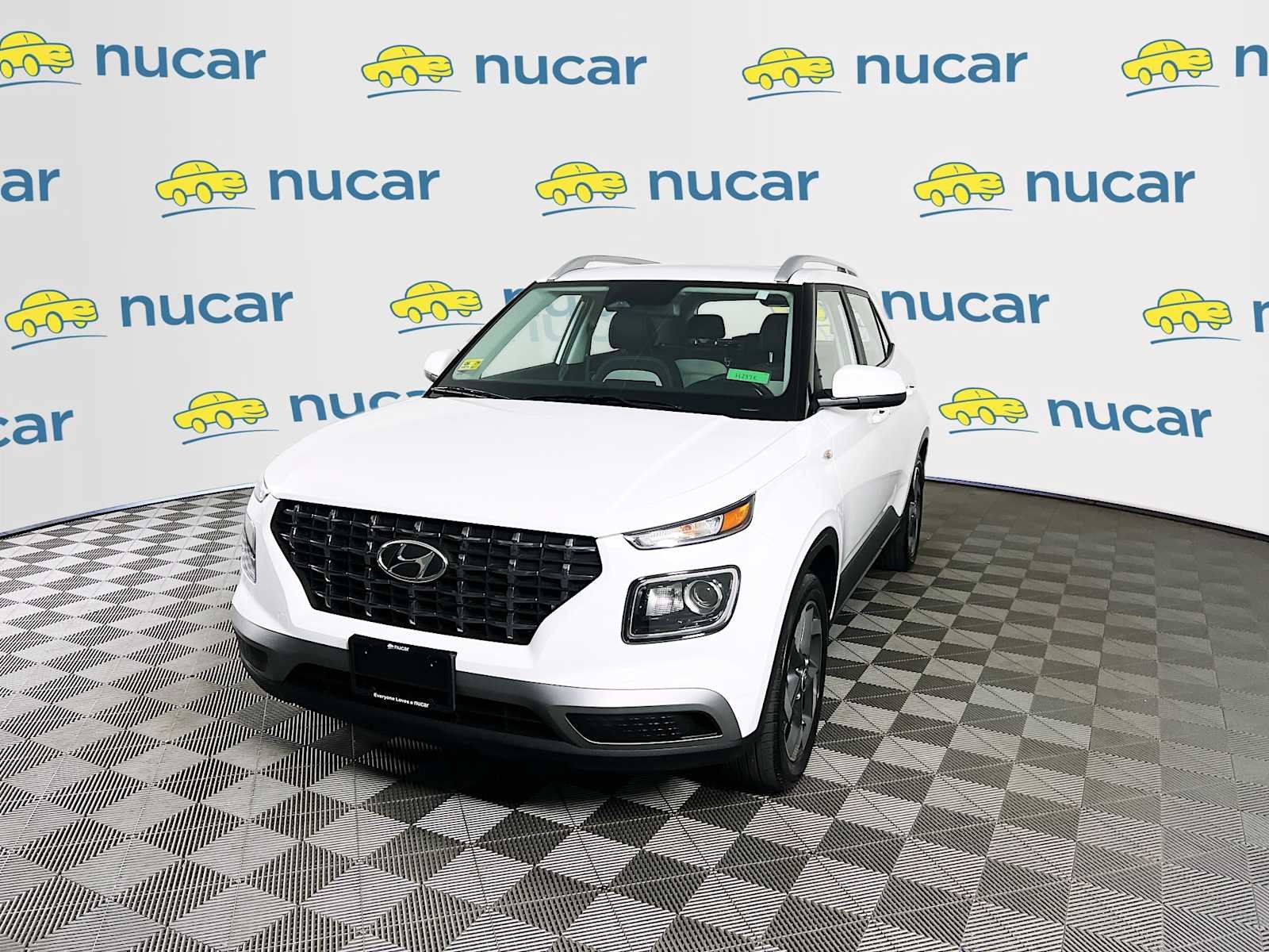 Used 2025 Lunar White Hyundai SEL image 3