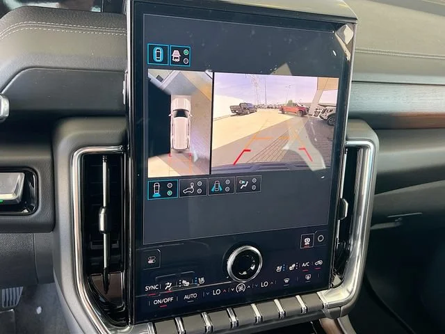 2026 GMC Yukon Denali - Photo 9