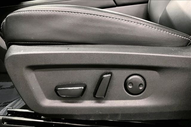 Used 2025 Brilliant Silver Metallic Nissan SL image 32