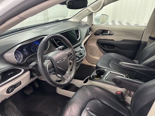 Used 2022 White Chrysler Touring L image 8