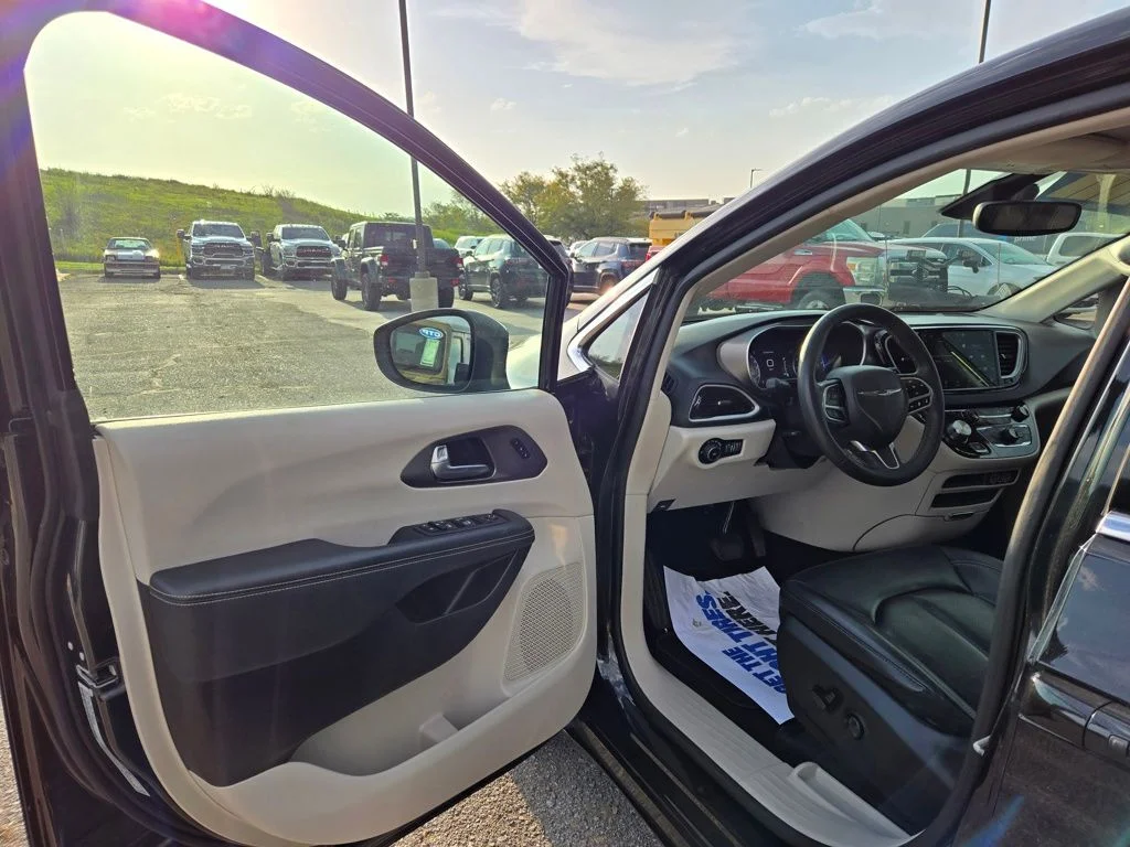 Used 2023 Black Chrysler Touring L image 11