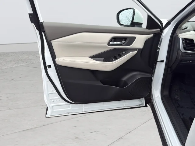 Used 2025 White Nissan SV image 24