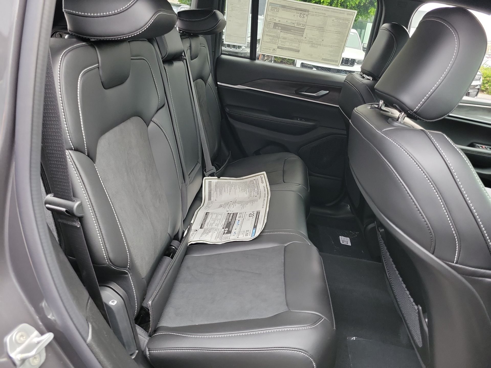 New 2026 Baltic Gray Metallic Clear-Coat Exterior Paint Jeep Altitude image 17