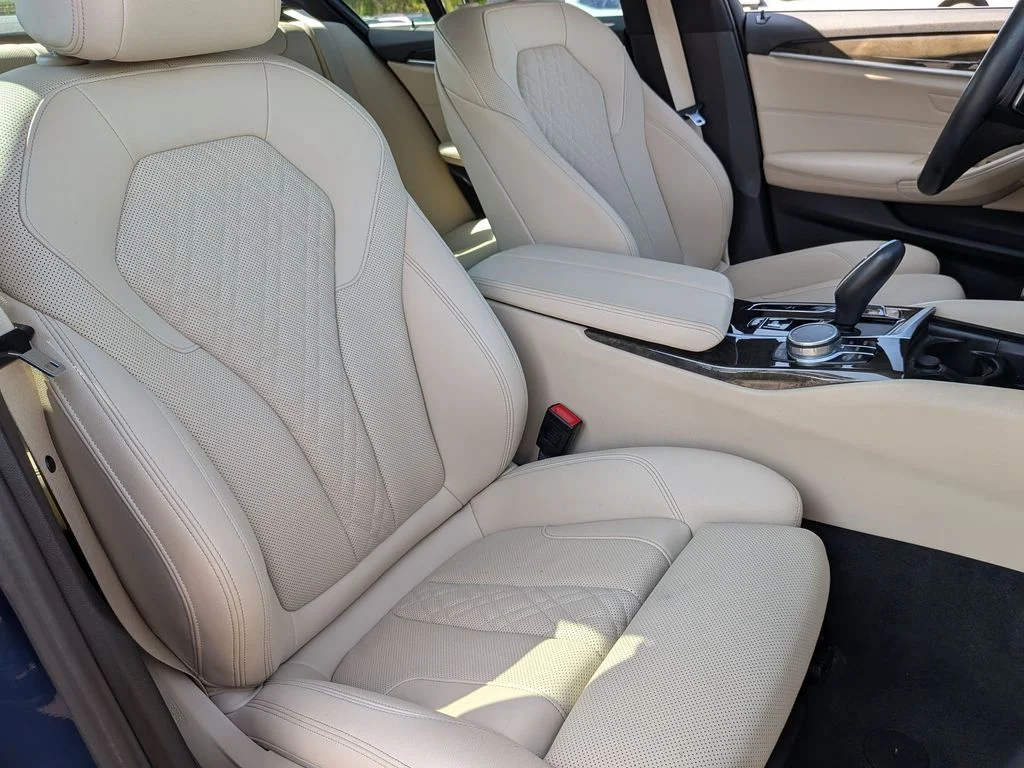 Used 2022 Blue BMW 530i xDrive image 27