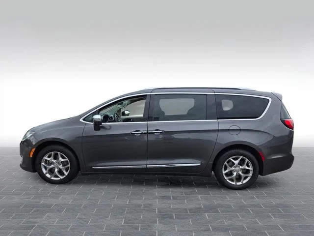 Used 2017 Gray Chrysler Limited image 4