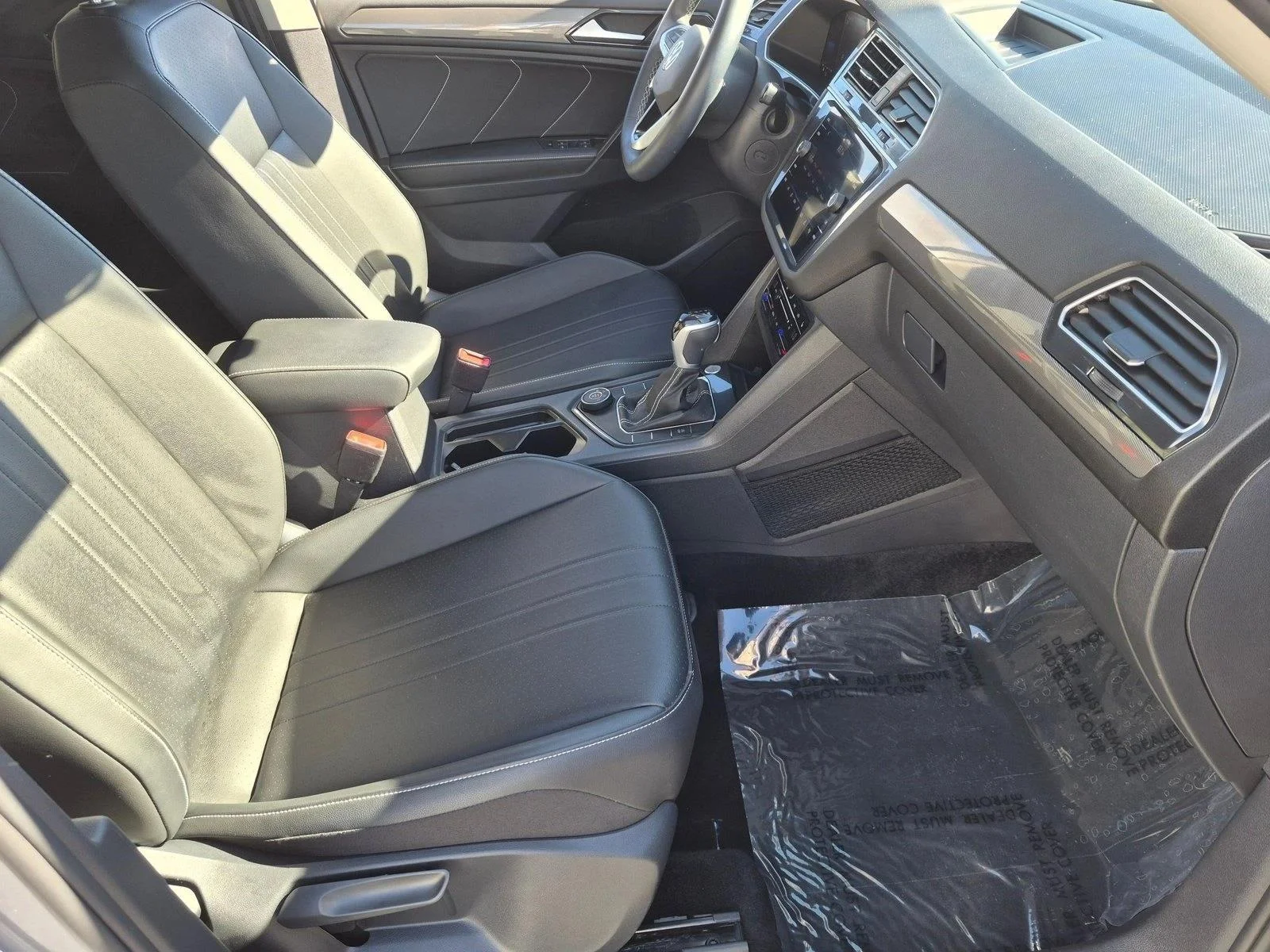 Used 2024 Pyrite Silver Metallic Volkswagen SE image 19