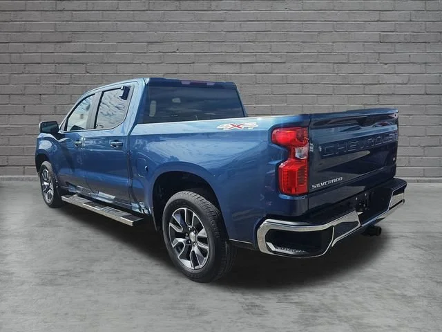 Used 2024 Lakeshore Blue Metallic Chevrolet LT (2FL) image 3
