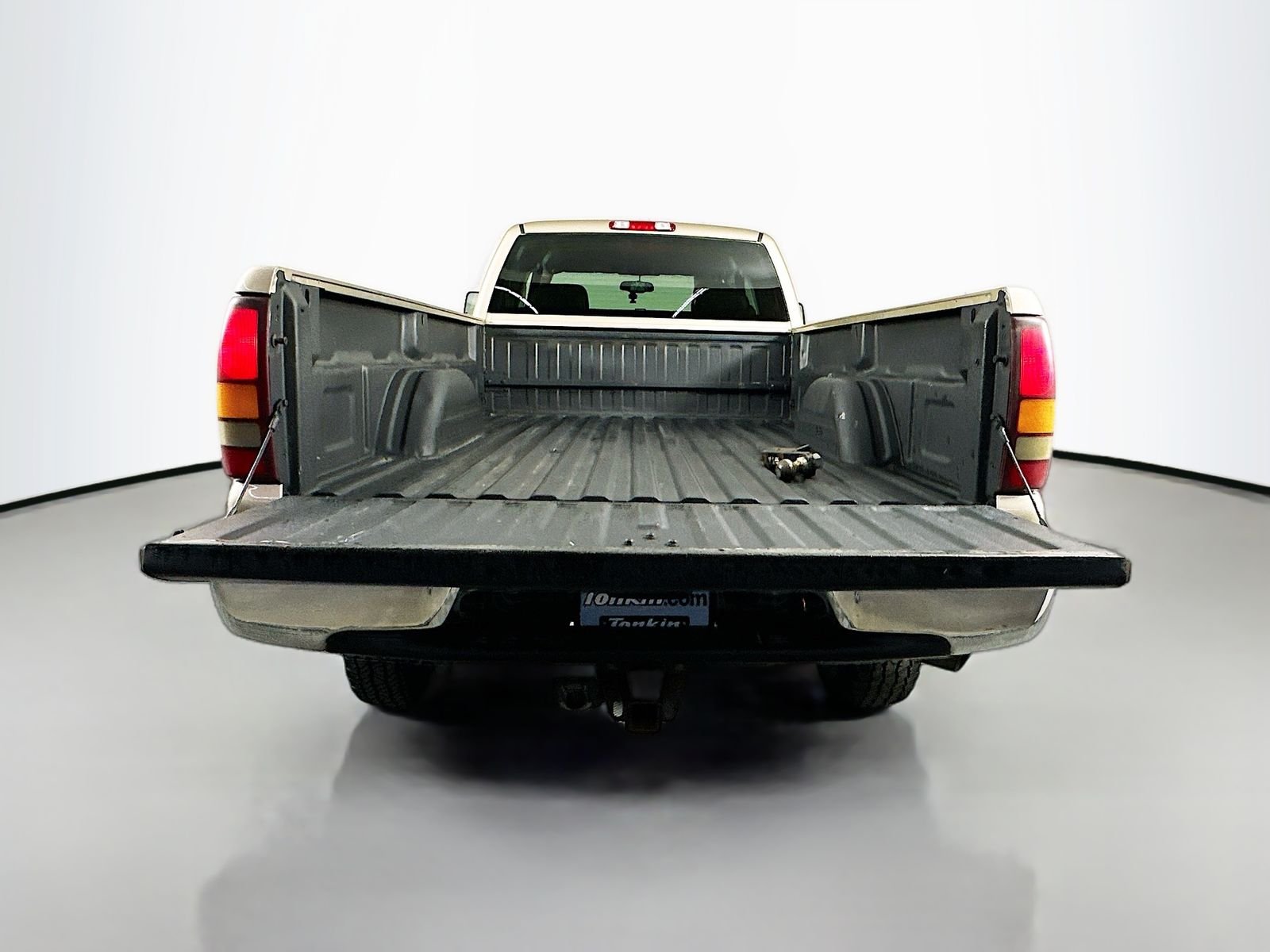 Used 2004 Sandstone Metallic Chevrolet Base image 25