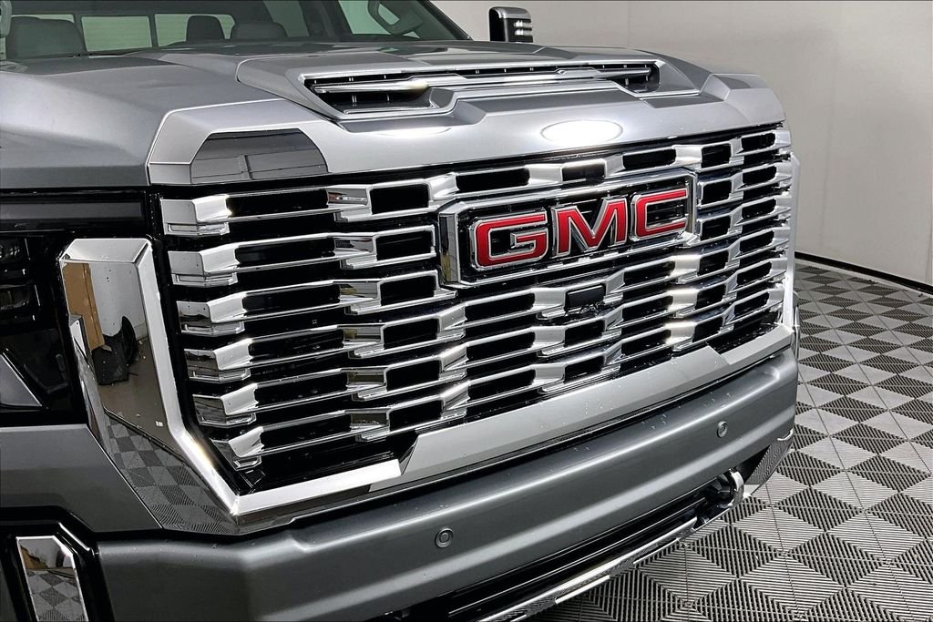Used 2024 Silver GMC Denali image 31