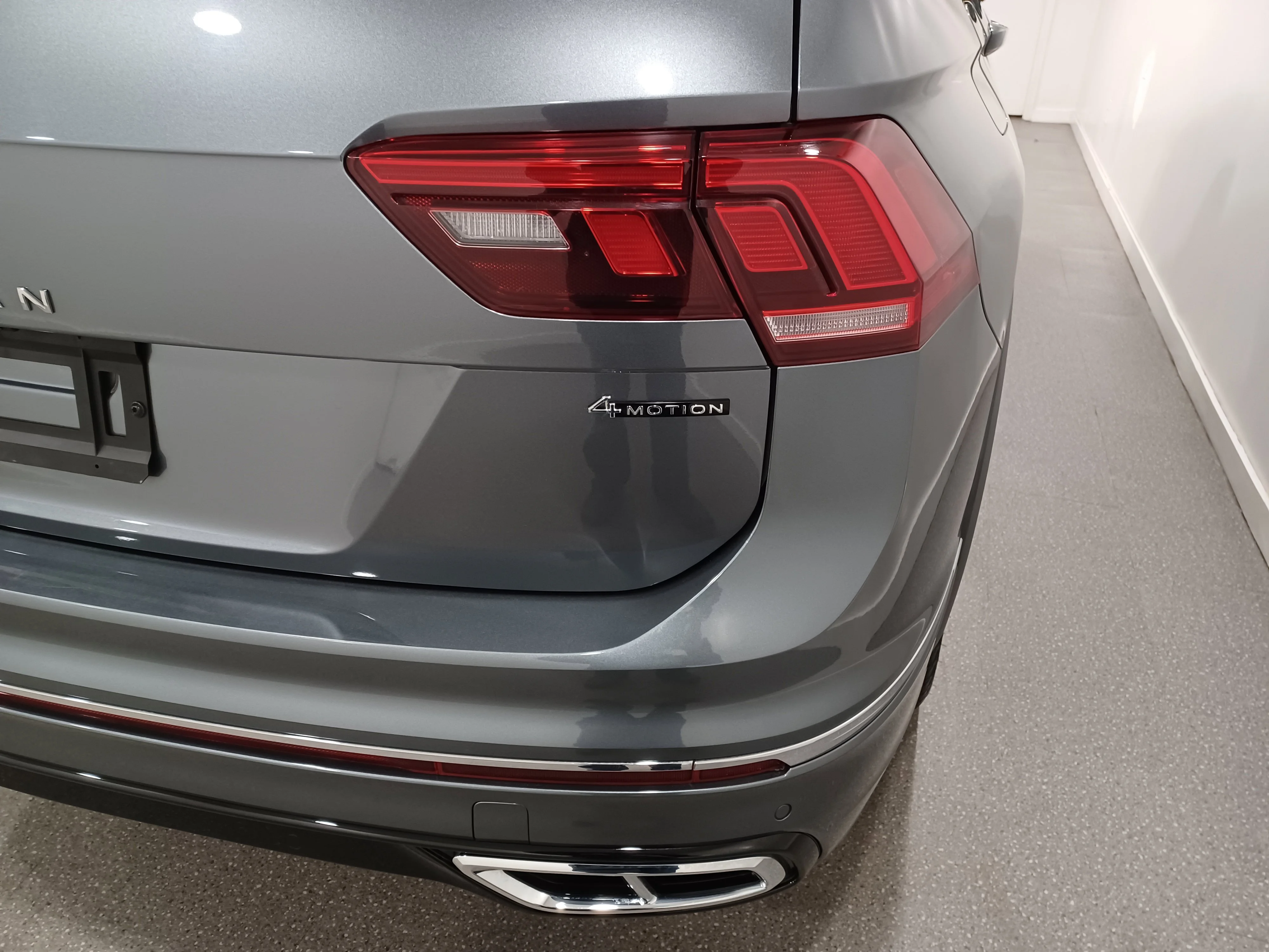 Certified Used 2022 Platinum Gray Metallic Volkswagen Highline R-Line 4Motion*Remote Start | Nav | 360 Cam | Htd & Cooled Leather | Pano Roof | Htd Wheel image 23