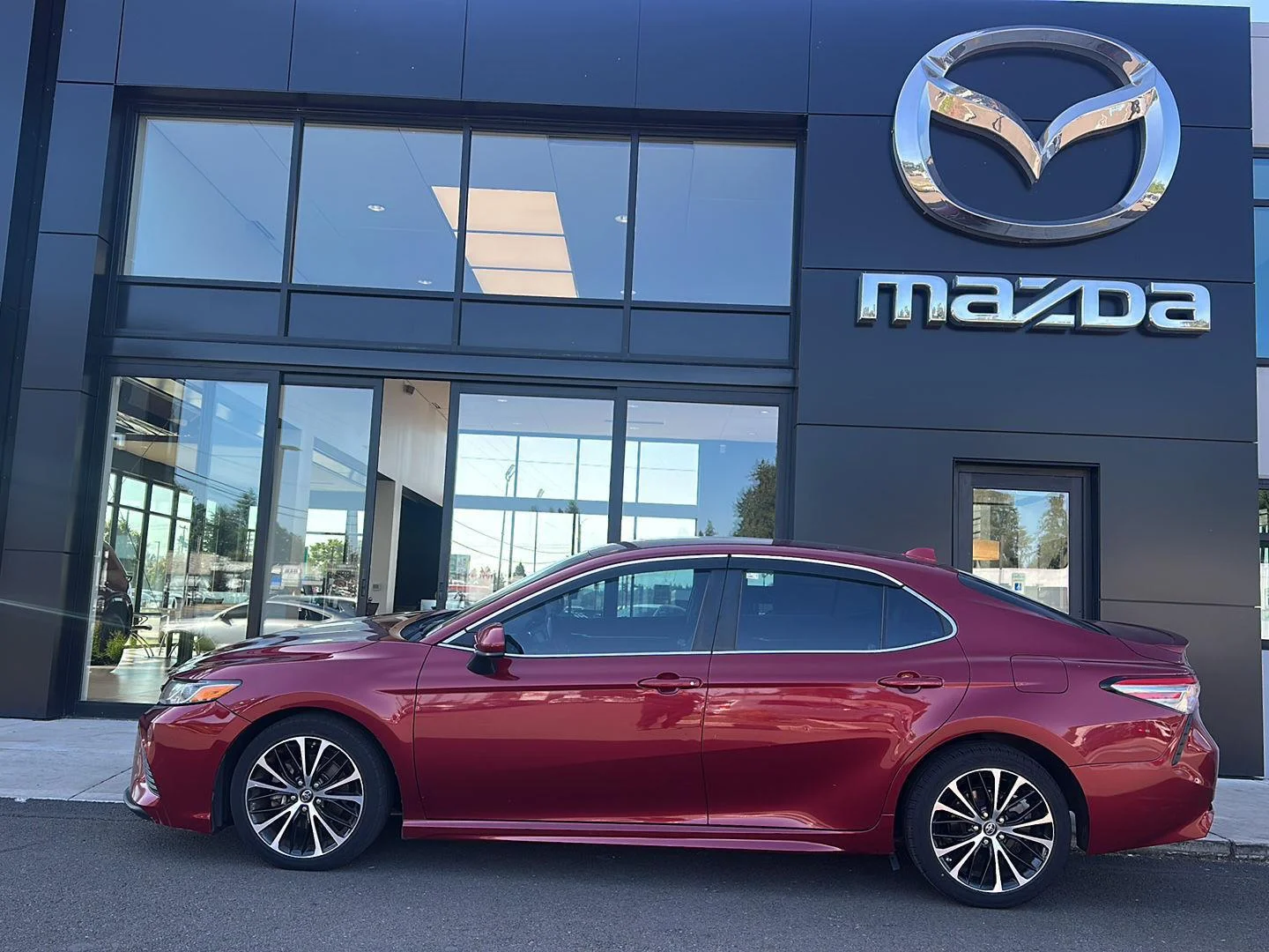 2018 Toyota Camry 2.5 Auto SE's photo