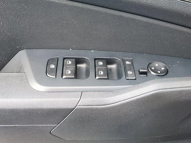 Used 2025 Gravity Gray KIA LX Front-Wheel Drive image 25