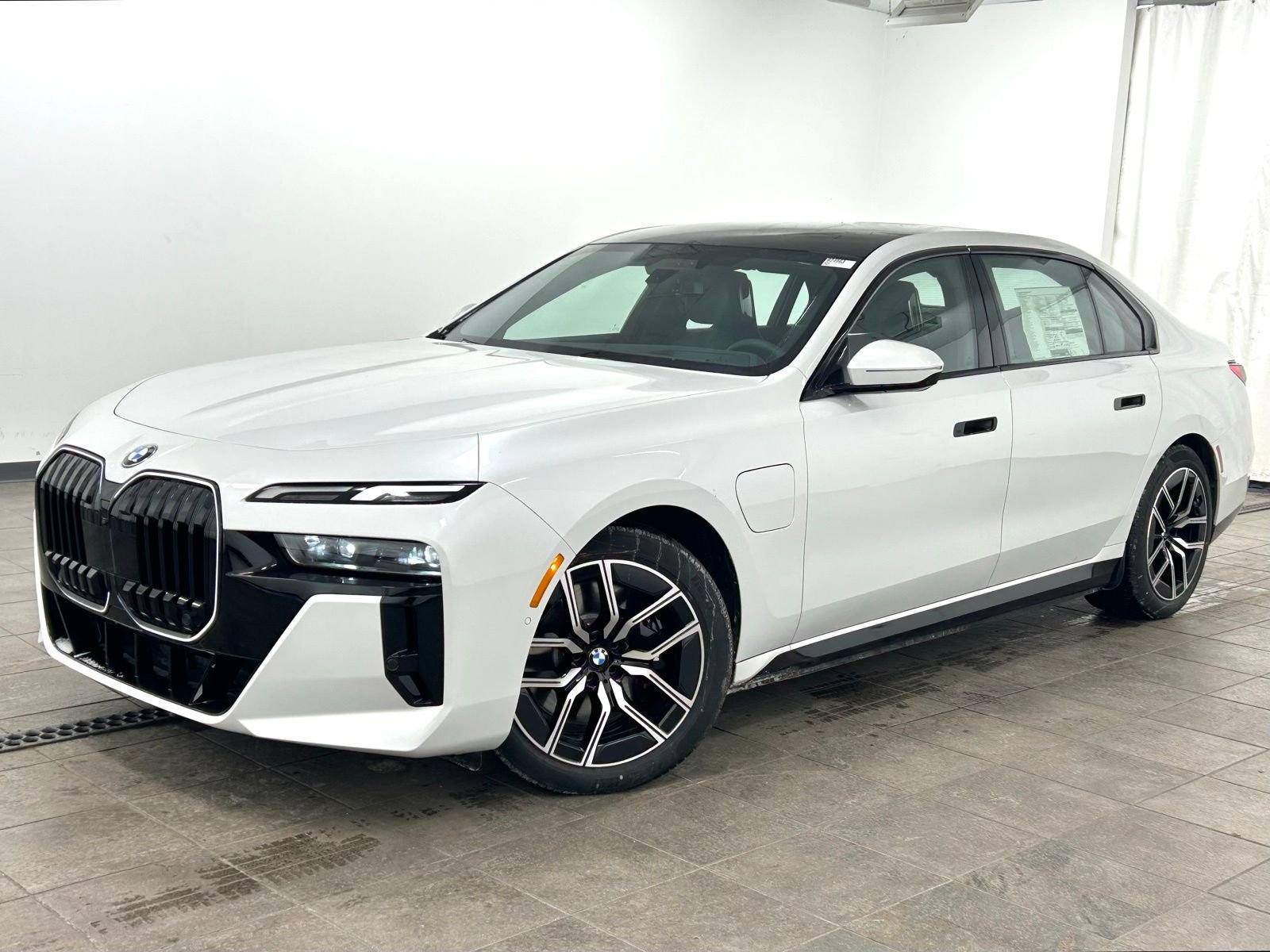 2026 BMW 7 Series 750e xDrive Sedan's photo