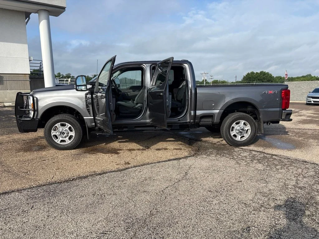 Used 2025 Carbonized Gray Metallic Ford XLT image 4