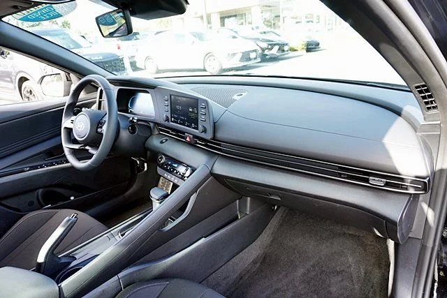 Used 2026 Black Hyundai SEL Sport image 9
