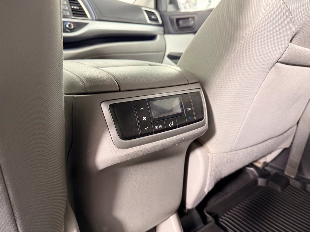 Used 2019 White Toyota LE image 17