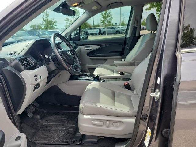Used 2019 Modern Steel Metallic Honda Touring image 23