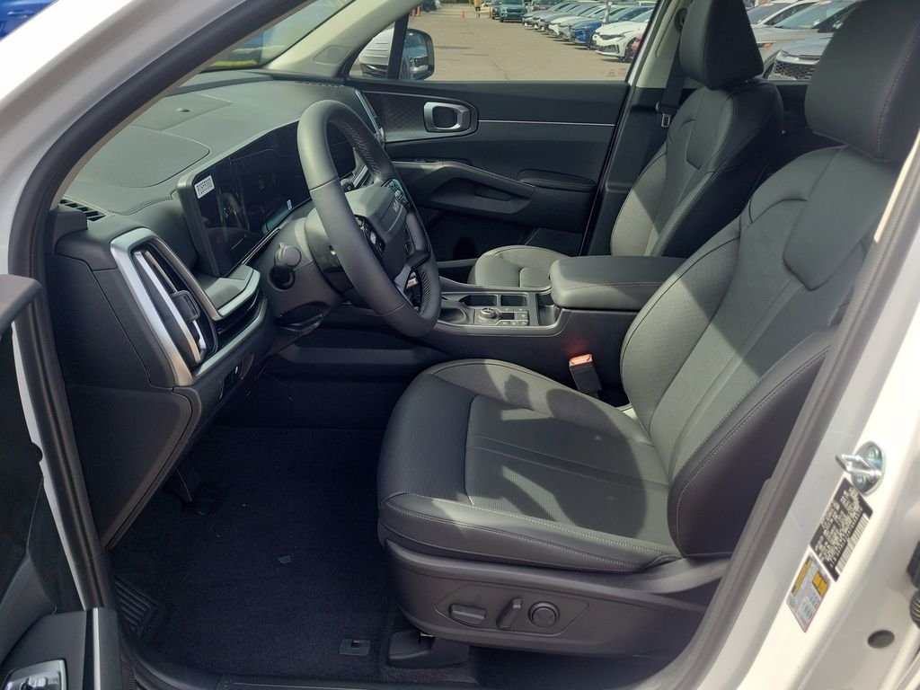 New 2026 White Kia S image 21
