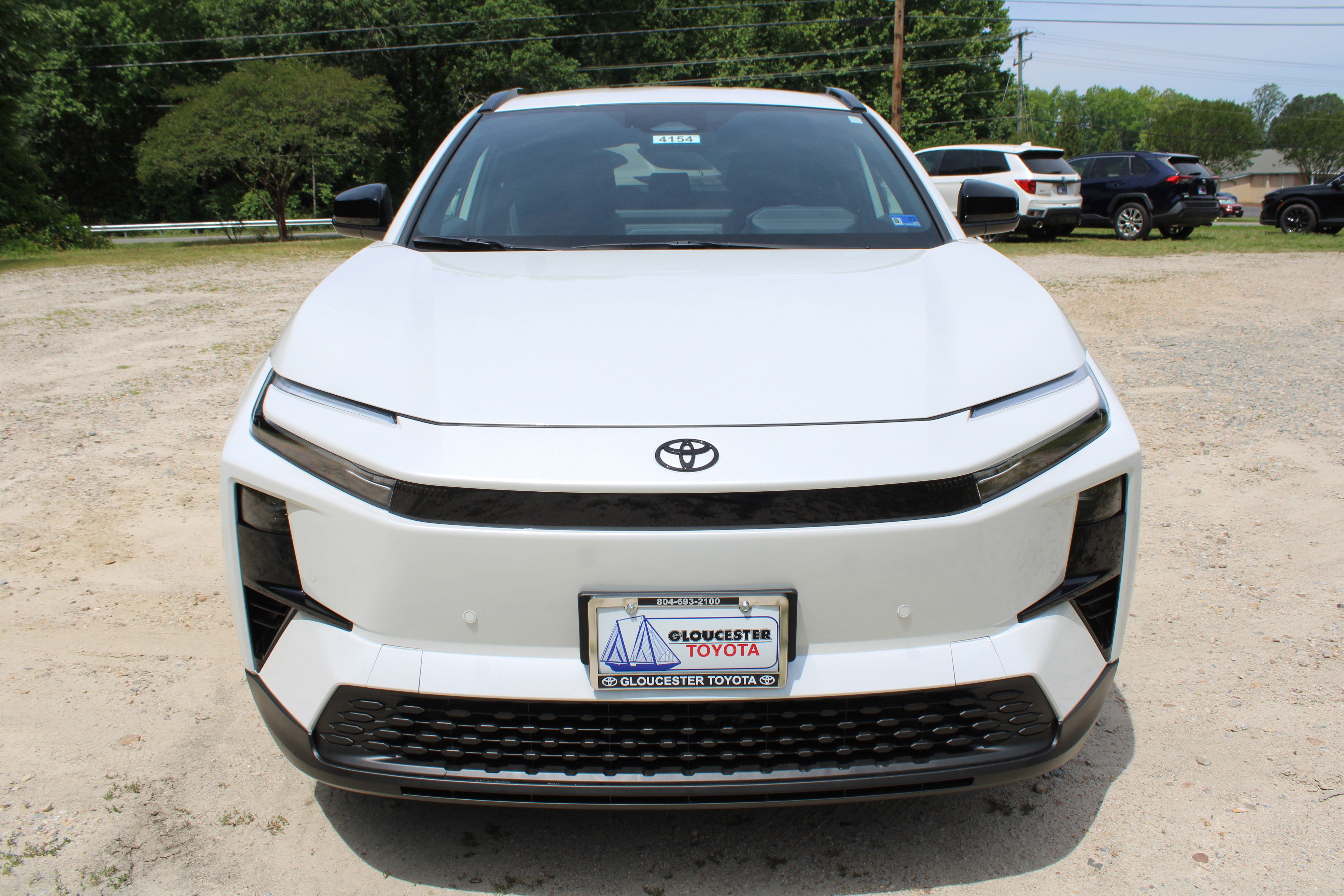 New 2026 Wind Chill Pearl <sup>1</sup> Toyota  SE image 2