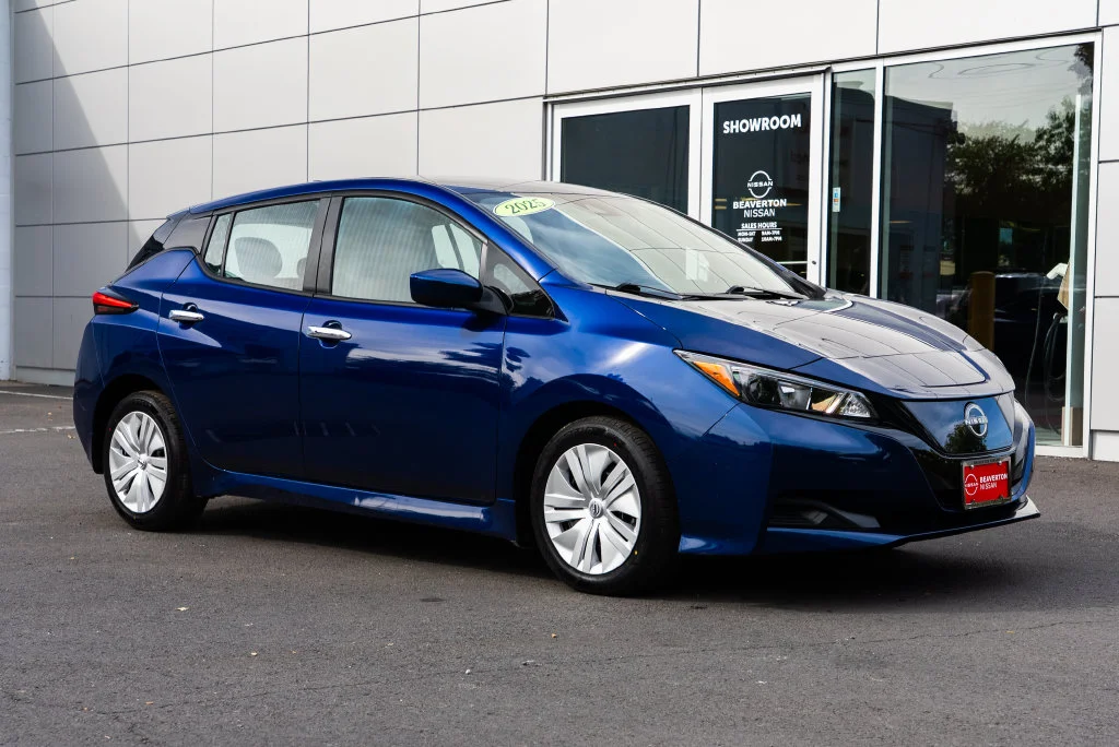 Used 2025 Blue Nissan S image 1