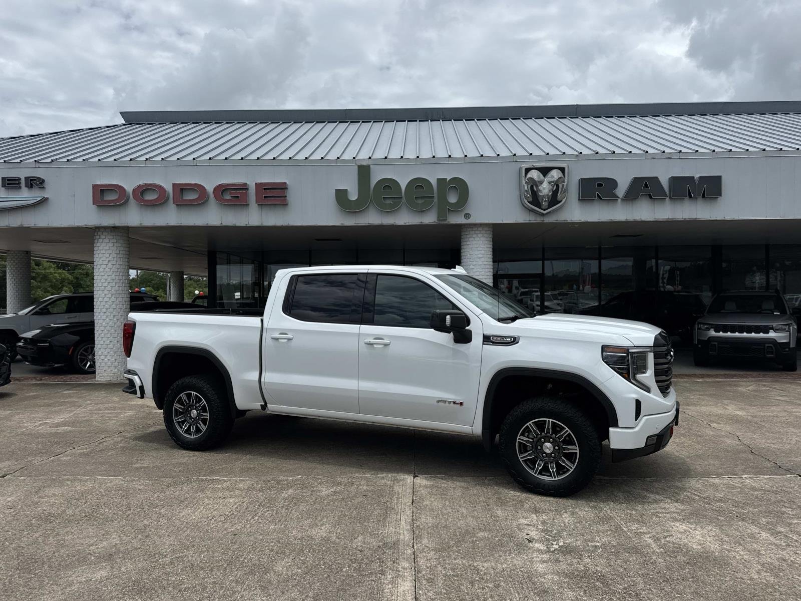 2025 GMC Sierra 1500 AT4