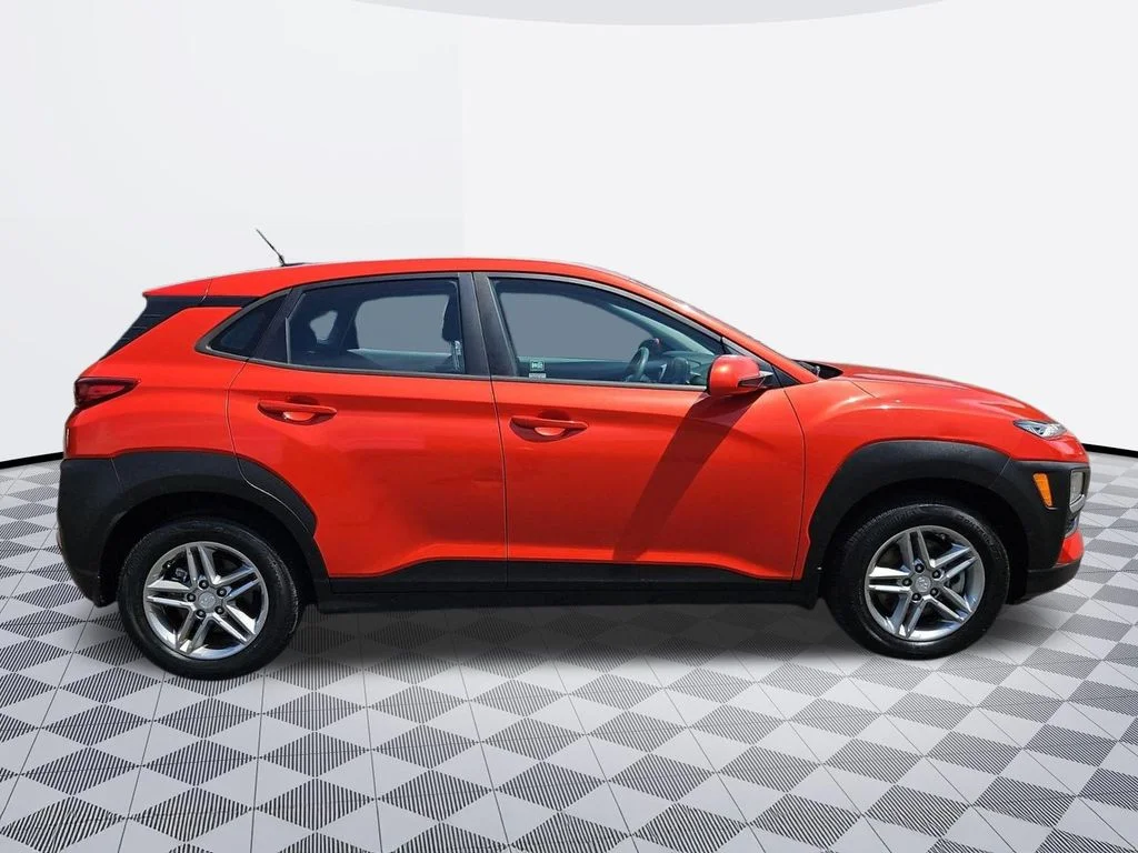 Used 2019 Sunset Orange Hyundai SE image 7