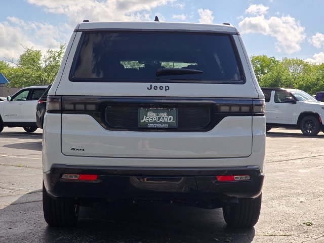 New 2026 Bright White Clear-Coat Exterior Paint Jeep Limited Altitude image 32