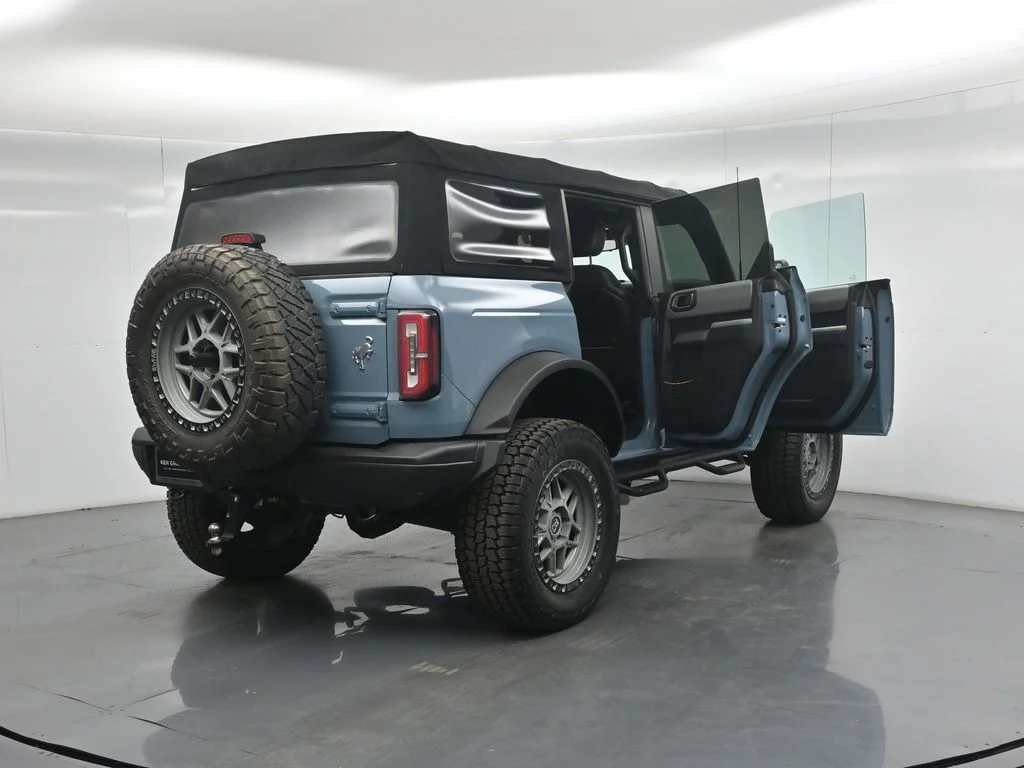 Used 2021 Blue Ford Badlands image 5