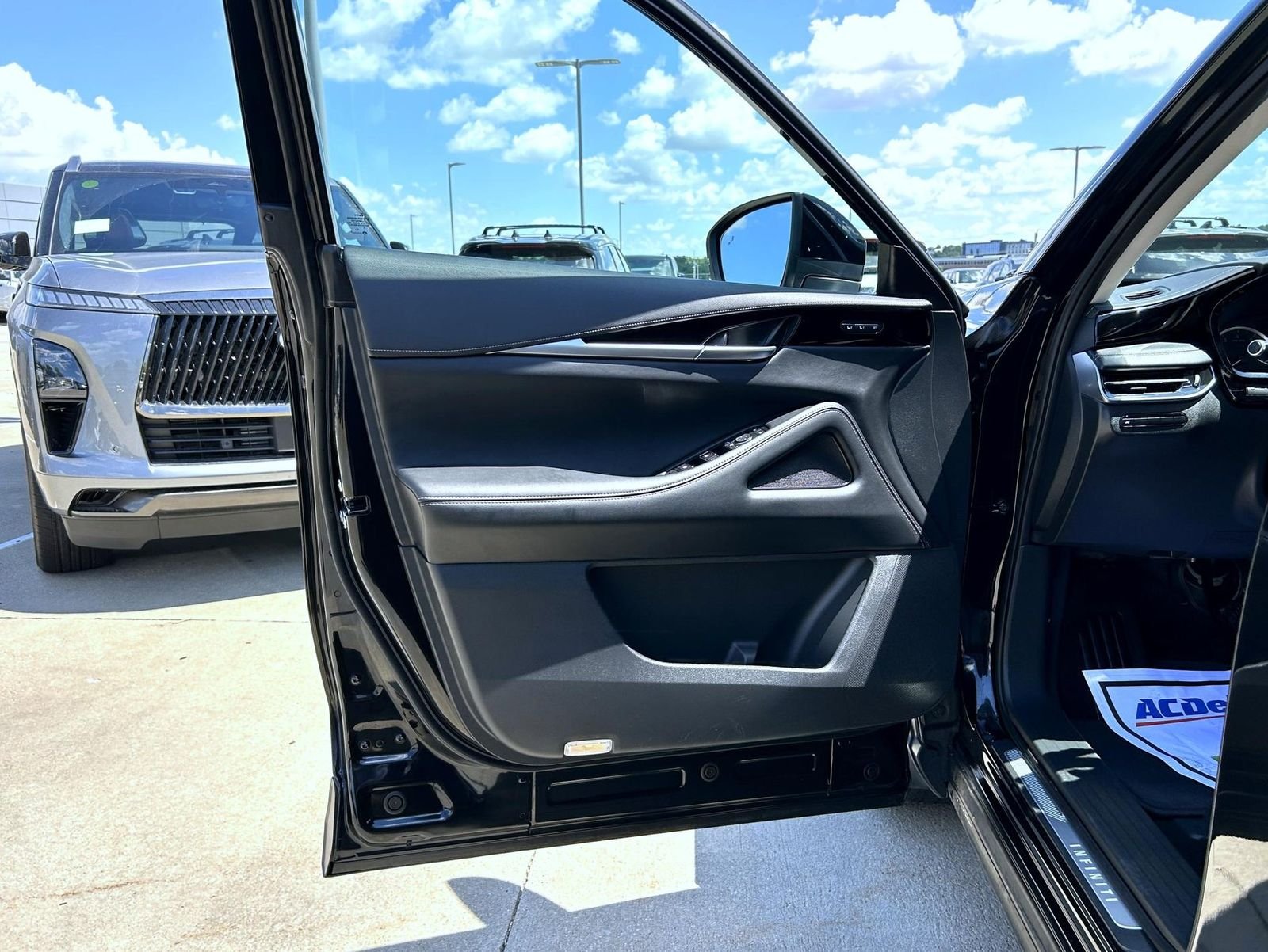 Used 2025 Black INFINITI PURE image 9