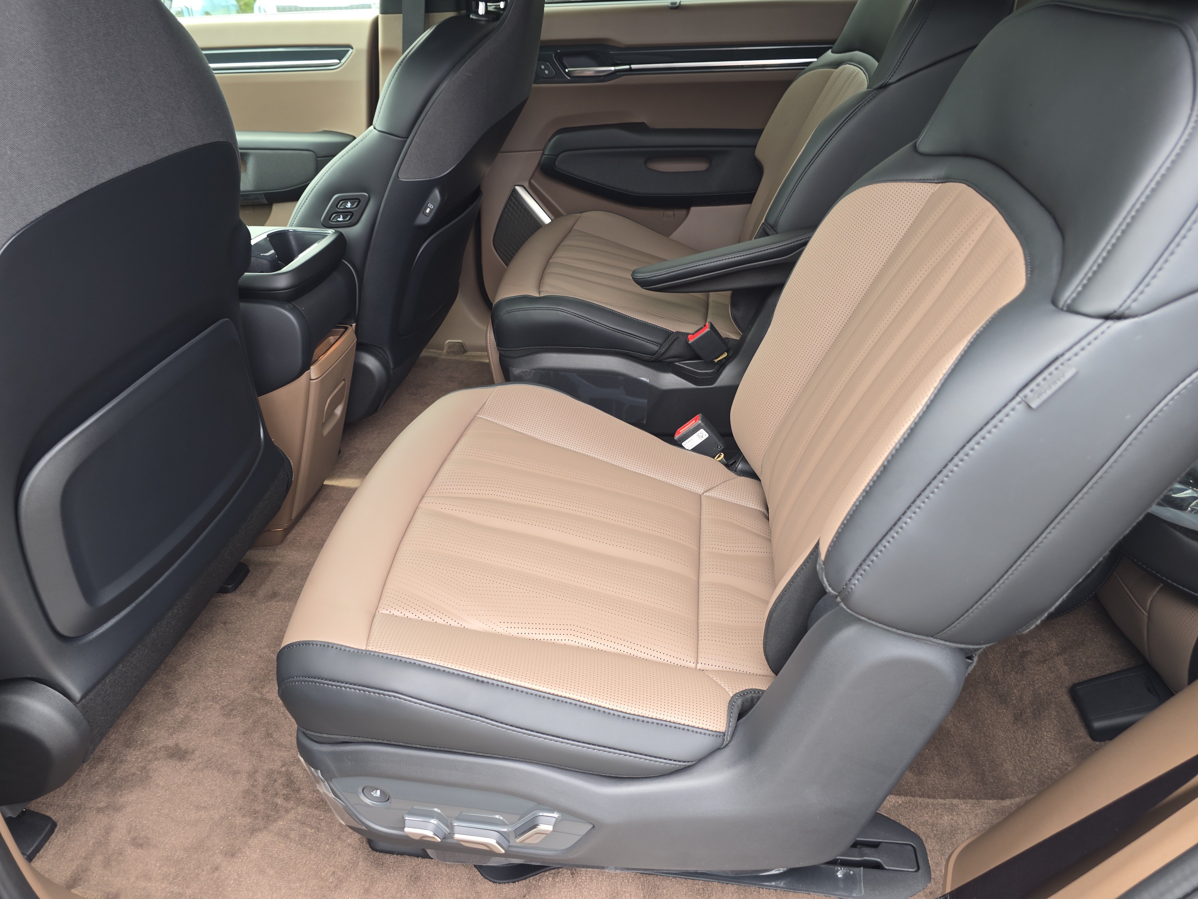 New 2026 Wolf Gray / Black Roof Kia GT-Line AWD image 17