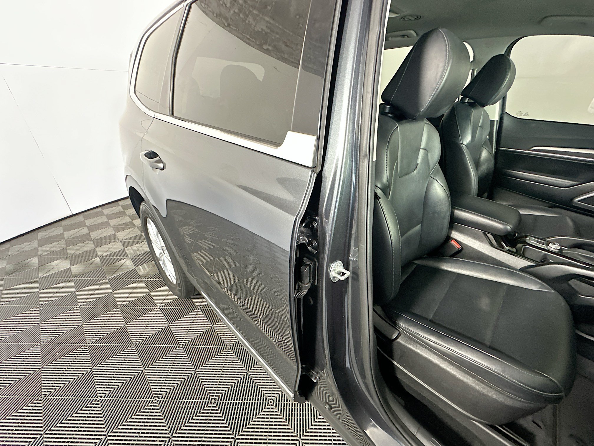 Used 2022 Gravity Grey Kia LX image 28