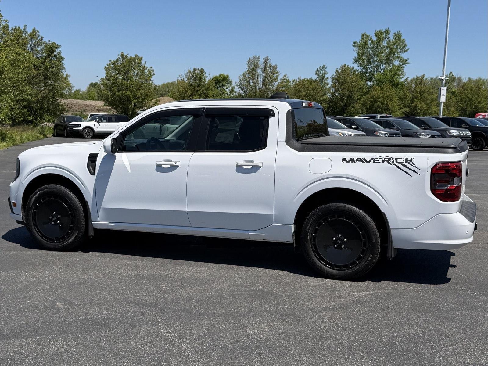 Used 2025 Oxford White Ford Lobo image 5