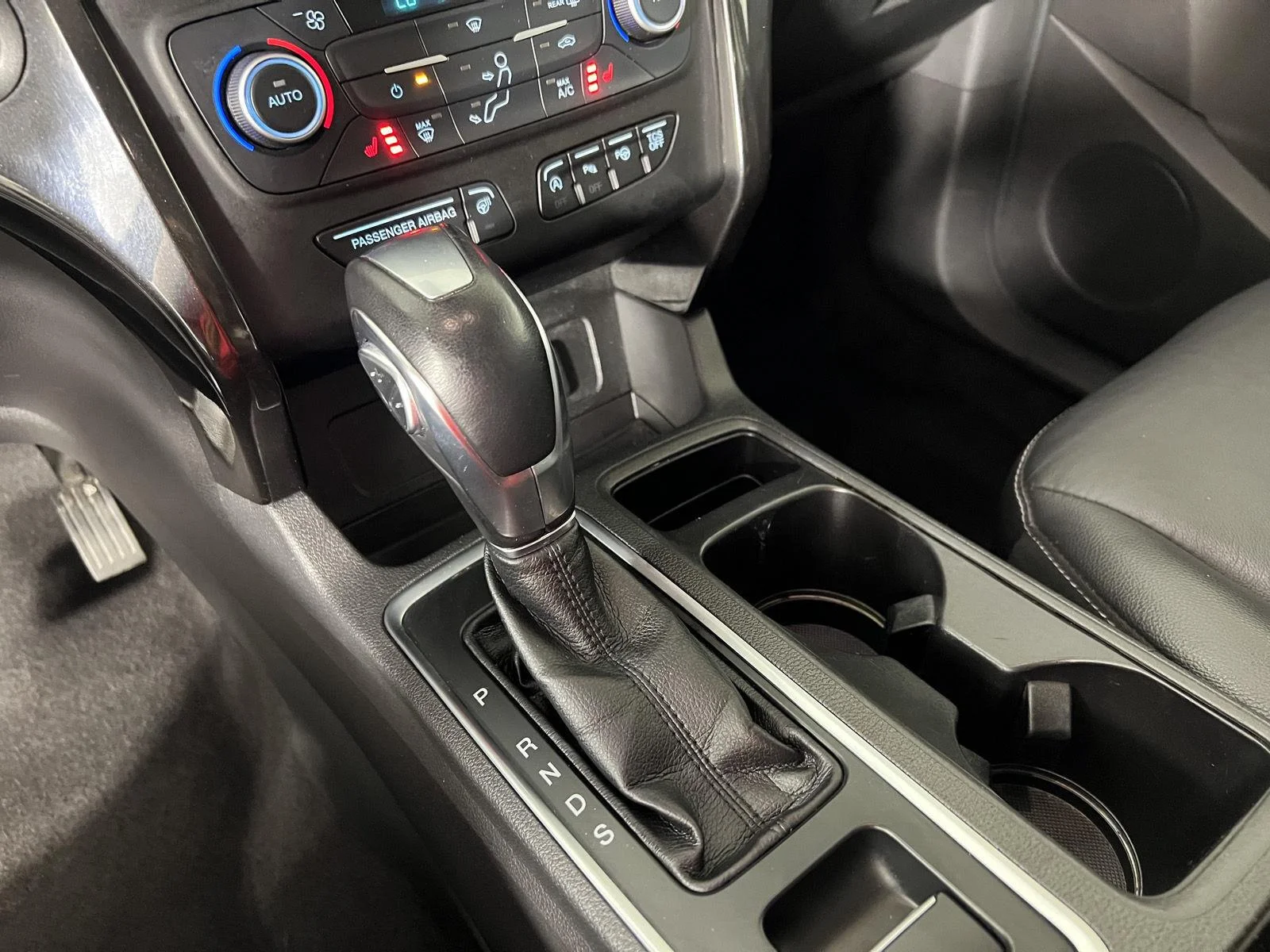 Used 2019 Ingot Silver Ford Titanium image 20